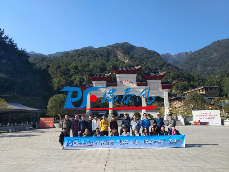 鋼結(jié)構(gòu)廠房通風(fēng)降溫方案、廠房車間通風(fēng)降溫方案、大型工業(yè)風(fēng)扇、物流倉(cāng)儲(chǔ)大風(fēng)扇、大吊扇、工業(yè)風(fēng)扇、廠房車間降溫設(shè)備、廠房車間通風(fēng)設(shè)備、車間溫控設(shè)備、工業(yè)大吊扇、工業(yè)大風(fēng)扇、工業(yè)節(jié)能風(fēng)扇、湖北瑞兆偉業(yè)通風(fēng)降溫科技有限公司、瑞泰風(fēng)工業(yè)大風(fēng)扇