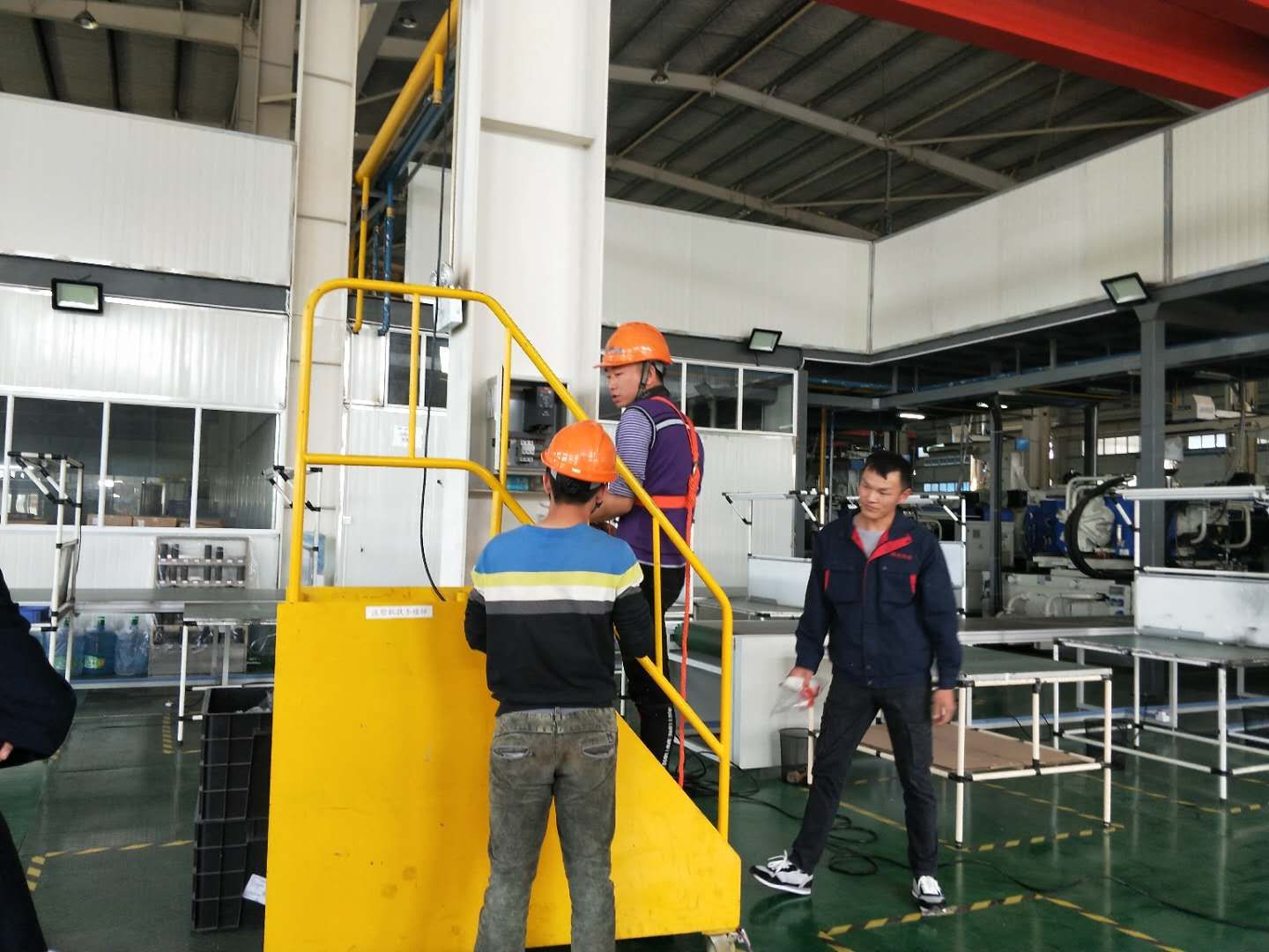鋼結(jié)構(gòu)廠房通風(fēng)降溫方案、廠房車間通風(fēng)降溫方案、大型工業(yè)風(fēng)扇、物流倉(cāng)儲(chǔ)大風(fēng)扇、大吊扇、工業(yè)風(fēng)扇、廠房車間降溫設(shè)備、廠房車間通風(fēng)設(shè)備、車間溫控設(shè)備、工業(yè)大吊扇、工業(yè)大風(fēng)扇、工業(yè)節(jié)能風(fēng)扇、湖北瑞兆偉業(yè)通風(fēng)降溫科技有限公司