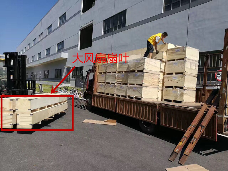 鋼結構廠房通風降溫方案、廠房車間通風降溫方案、大型工業(yè)風扇、物流倉儲大風扇、大吊扇、工業(yè)風扇、廠房車間降溫設備、廠房車間通風設備、車間溫控設備、工業(yè)大吊扇、工業(yè)大風扇、工業(yè)節(jié)能風扇、湖北瑞兆偉業(yè)通風降溫科技有限公司
