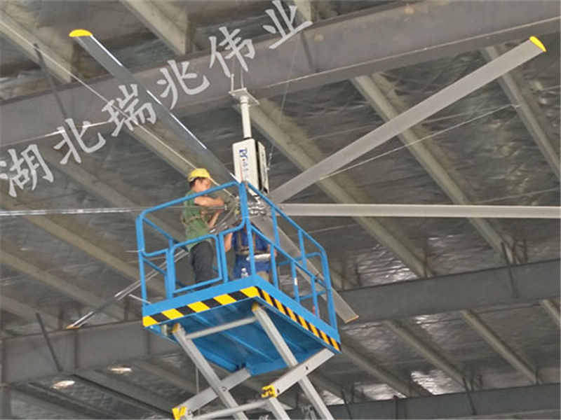 大型工業(yè)風(fēng)扇、工業(yè)大吊扇、工業(yè)大風(fēng)扇、工業(yè)節(jié)能風(fēng)扇、高大廠房通風(fēng)降溫設(shè)備