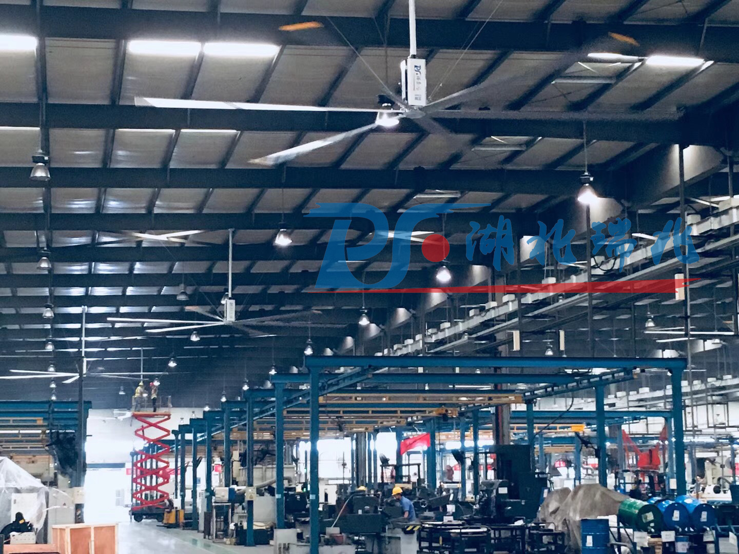 大型工業(yè)風(fēng)扇、工業(yè)大吊扇、工業(yè)大風(fēng)扇、工業(yè)節(jié)能風(fēng)扇、廠房車間通風(fēng)降溫設(shè)備