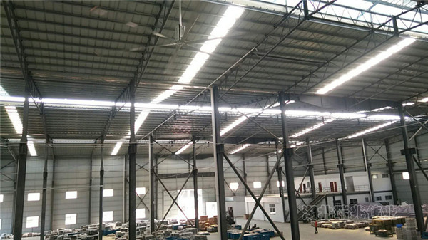 瑞泰風(fēng)扇機組合,大型鋼結(jié)構(gòu)廠房,高大型廠房車間,通風(fēng)降溫設(shè)備,大型工業(yè)風(fēng)扇，瑞泰風(fēng)工業(yè)大風(fēng)扇
