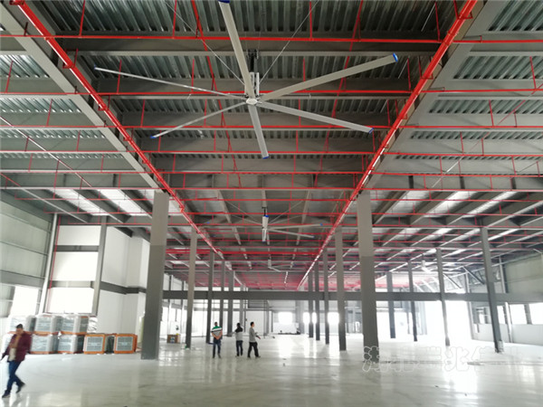 瑞泰風(fēng)大型工業(yè)吊扇、大型工業(yè)吊扇鋼結(jié)構(gòu)、廠房通風(fēng)降溫方案、廠房車間通風(fēng)降溫方案、大型工業(yè)風(fēng)扇、物流倉儲大風(fēng)扇、大吊扇、工業(yè)風(fēng)扇、廠房車間降溫設(shè)備、廠房車間通風(fēng)設(shè)備、車間溫控設(shè)備、工業(yè)大吊扇、工業(yè)大風(fēng)扇、工業(yè)節(jié)能風(fēng)扇、湖北瑞兆偉業(yè)通風(fēng)降溫