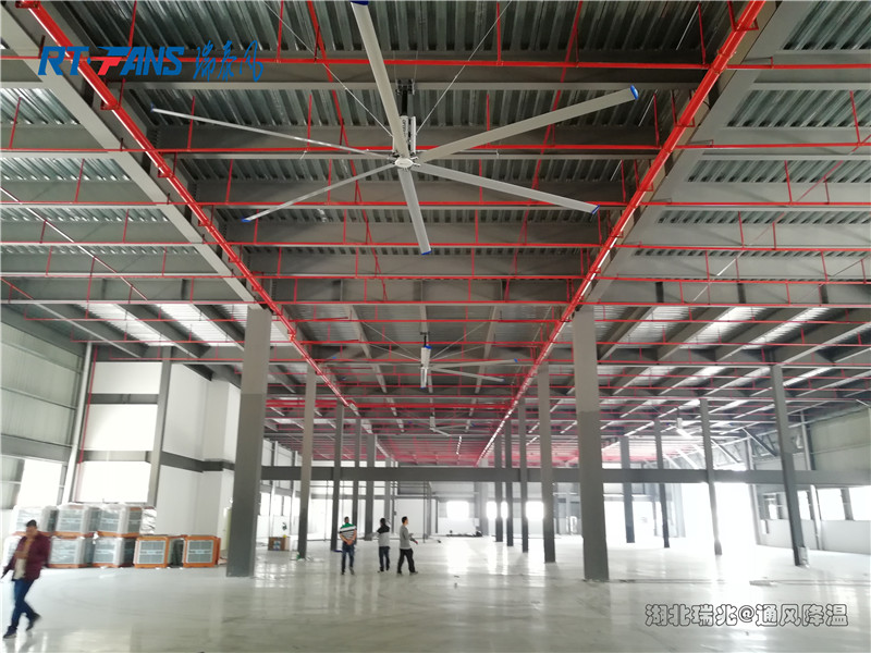工業(yè)廠房降溫  瑞泰風環(huán)保空調(diào)  工業(yè)大風扇  湖北工業(yè)大風扇  大型工業(yè)風扇