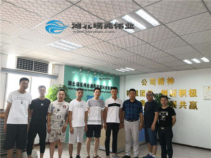 高大空間場(chǎng)所如何通風(fēng)降溫？推薦瑞兆工業(yè)風(fēng)扇！