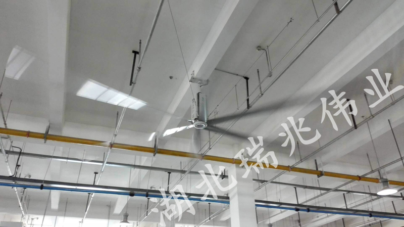 大型倉(cāng)庫(kù)如何降溫？ 一臺(tái)工業(yè)大風(fēng)扇幫您搞定所有問(wèn)題