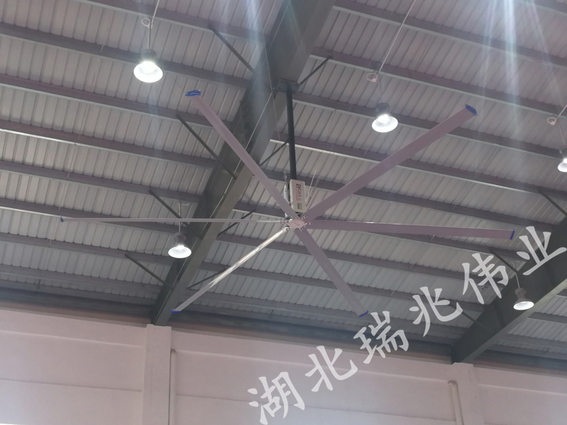廠房車(chē)間降溫設(shè)備，首選工業(yè)風(fēng)扇