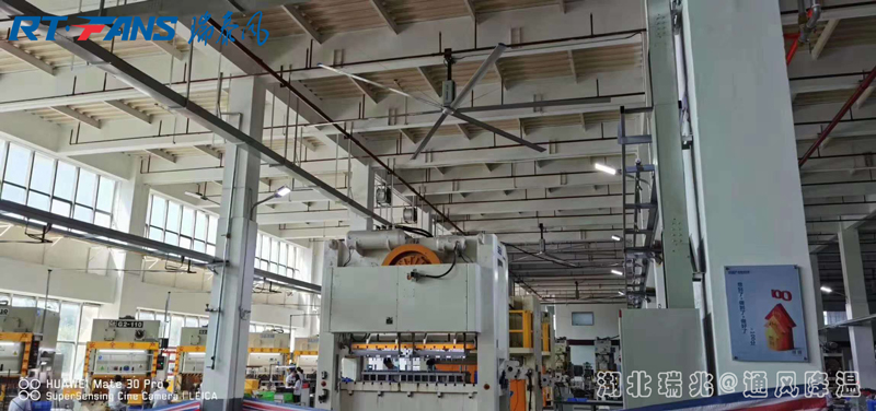 夏日炎炎，你的企業(yè)需要安裝一款工業(yè)大風(fēng)扇幫你迅速解決高大車間的通風(fēng)降溫難題！