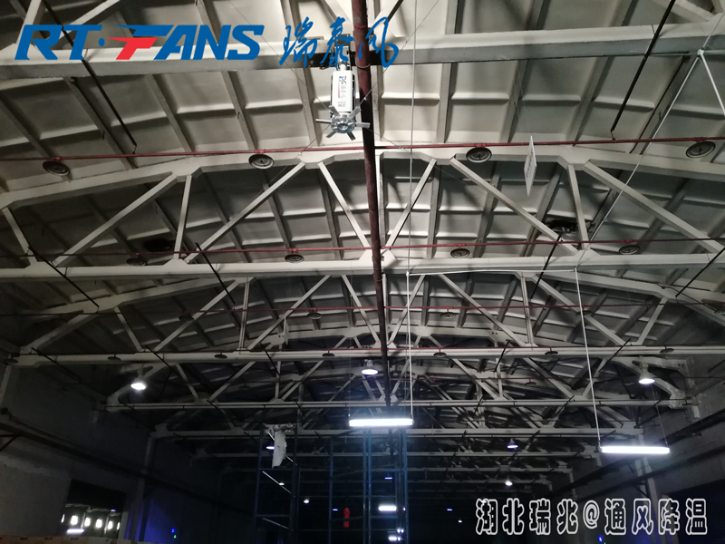 車(chē)間降溫使用瑞泰風(fēng)工業(yè)大風(fēng)扇涼爽舒適！